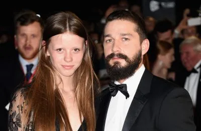 Mia Goth pede divórcio e guarda da filha de Shia LaBeouf em meio a histórico de acusações de agressão