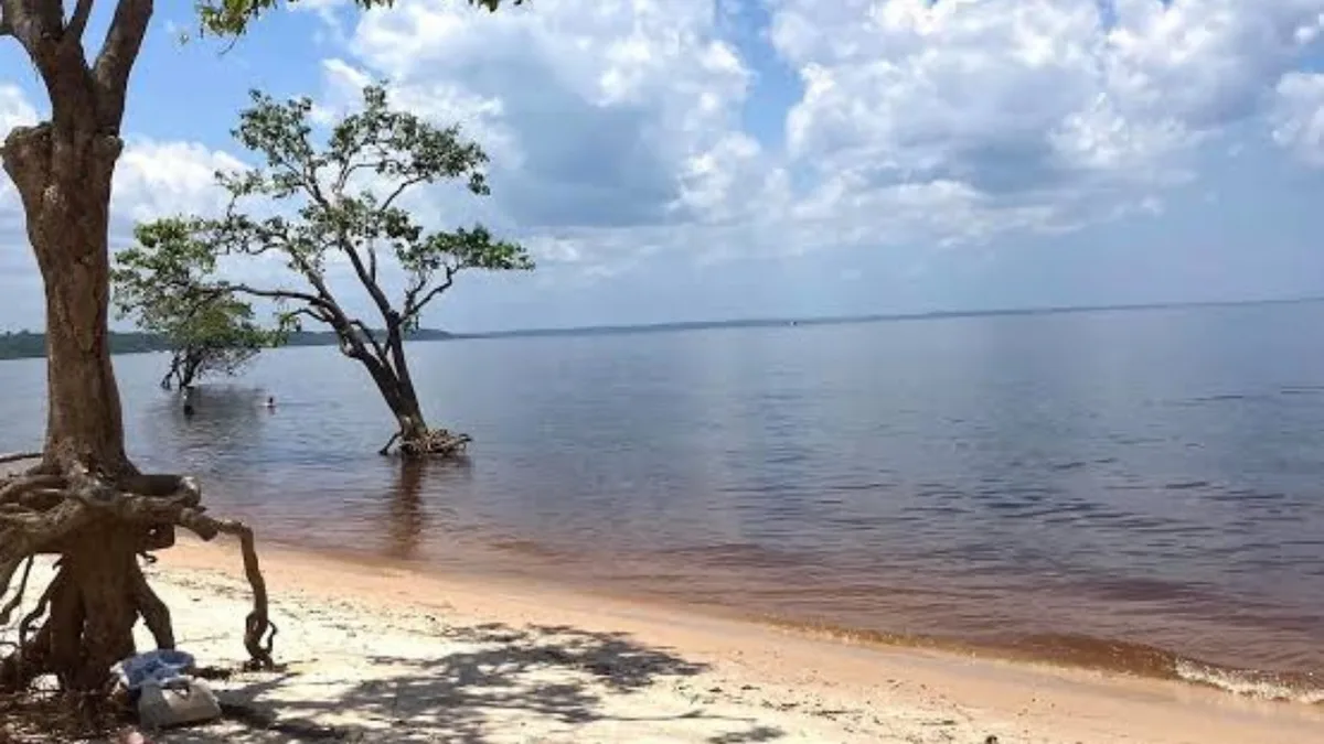 Jovem morre após se afogar durante passeio na Praia do Tupé em Manaus