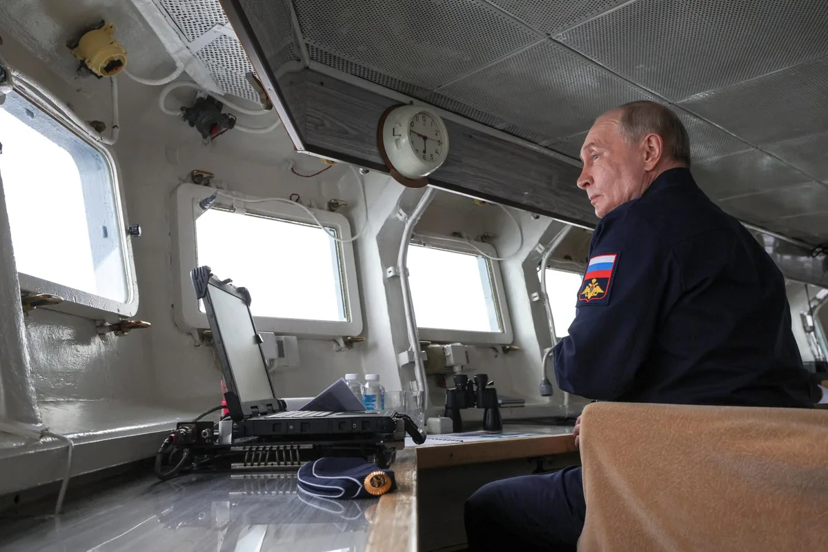 Putin visitó las islas que reclama Japón en el Pacífico y arengó a los marineros rusos