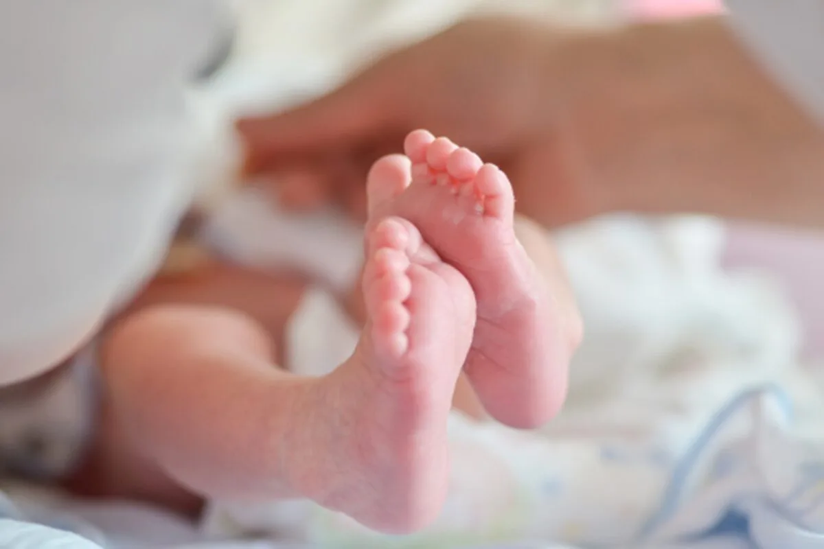 MG: Justiça mantém preso pai que deu socos e tapas em bebê de 5 meses