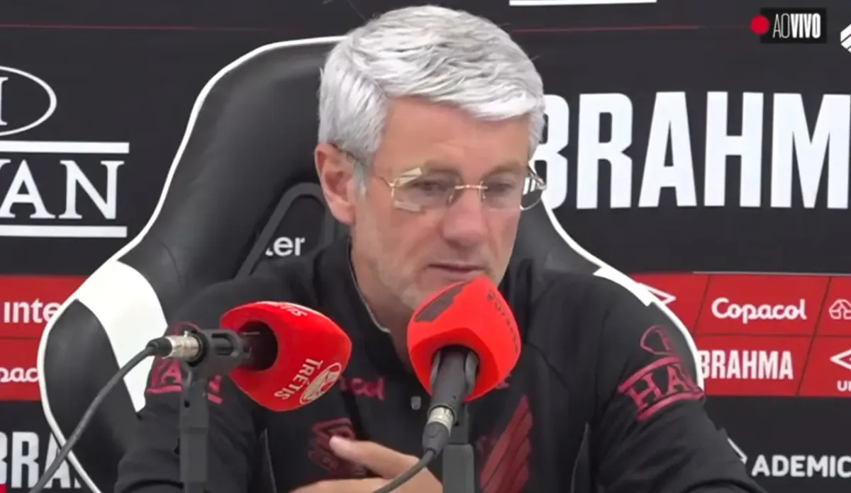 Odair Hellmann exalta evolução do Athletico-PR fora de casa e evita falar de luta pelo título