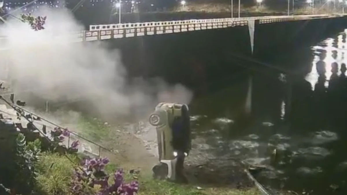 Carro desgovernado derruba mureta e cai 'de bico' às margens de barragem no Ceará; vídeo