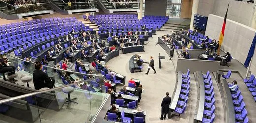 Pränataldiagnostik: Bundestag stimmt für Beobachtung von Bluttests bei Schwangeren