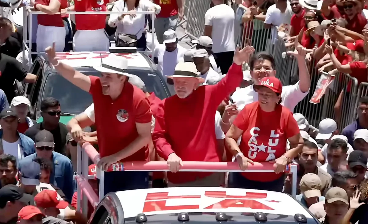 “Eles sempre cortam dos pobres”, diz Lula sobre plano de Flávio