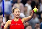 Zheng também desiste de Osaka por lesão no ombro