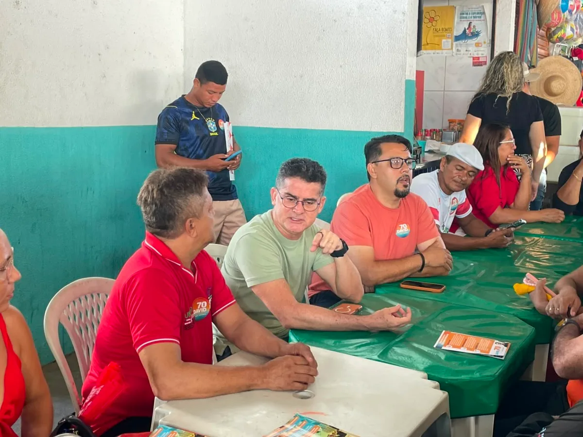 Eleições 2026: David Almeida visita feira em Manaus e defende reforço na segurança pública