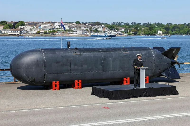 Royal Navy goes fishing for suppliers to build its Type 93 robot submarine