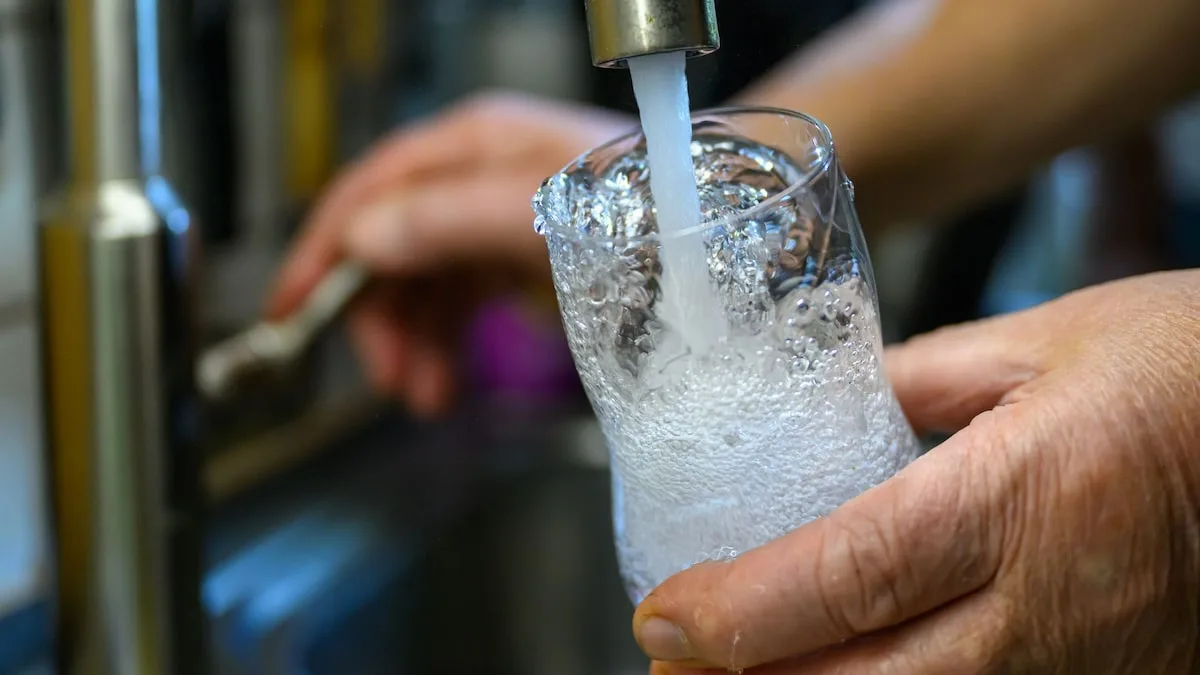 Nach 2 Tagen sollten Sie Flasche mit Leitungswasser leeren