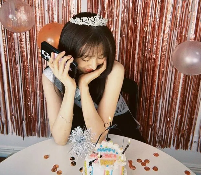 윤은혜, 42세 생일 맞아 공주 변신···20년 전 신채경이 강림했네