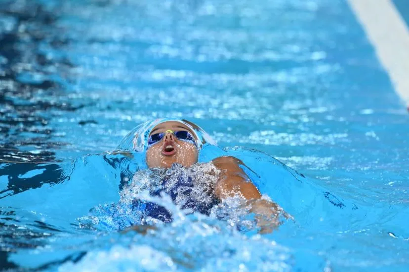 Mary-Ambre Moluh impressionnante championne d'Europe du 100 m dos, Pauline Mahieu médaillée de bronze