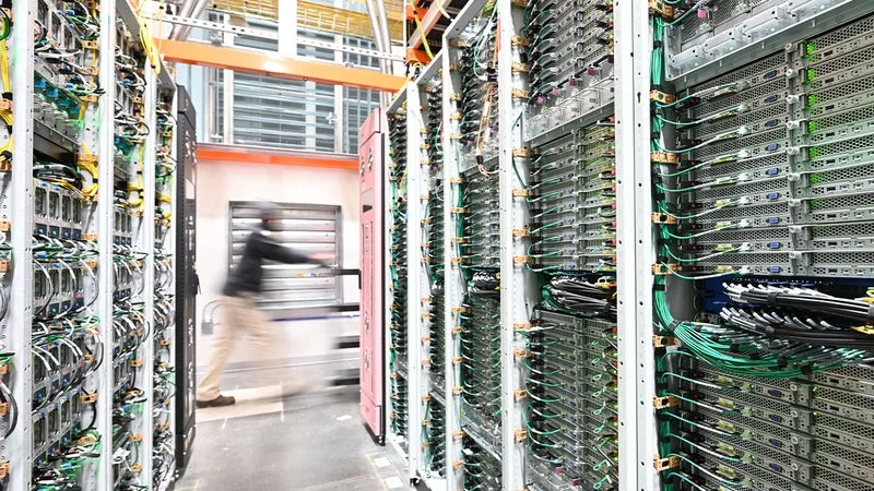 Les frappes iraniennes sur les data centers d'Amazon au Moyen-Orient ont entraîné la perte de données clients que le géant du cloud n'a pas pu restaurer