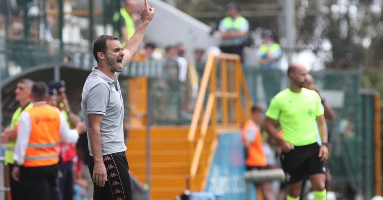 Técnico João Gião demitido do Nacional após quatro jogos