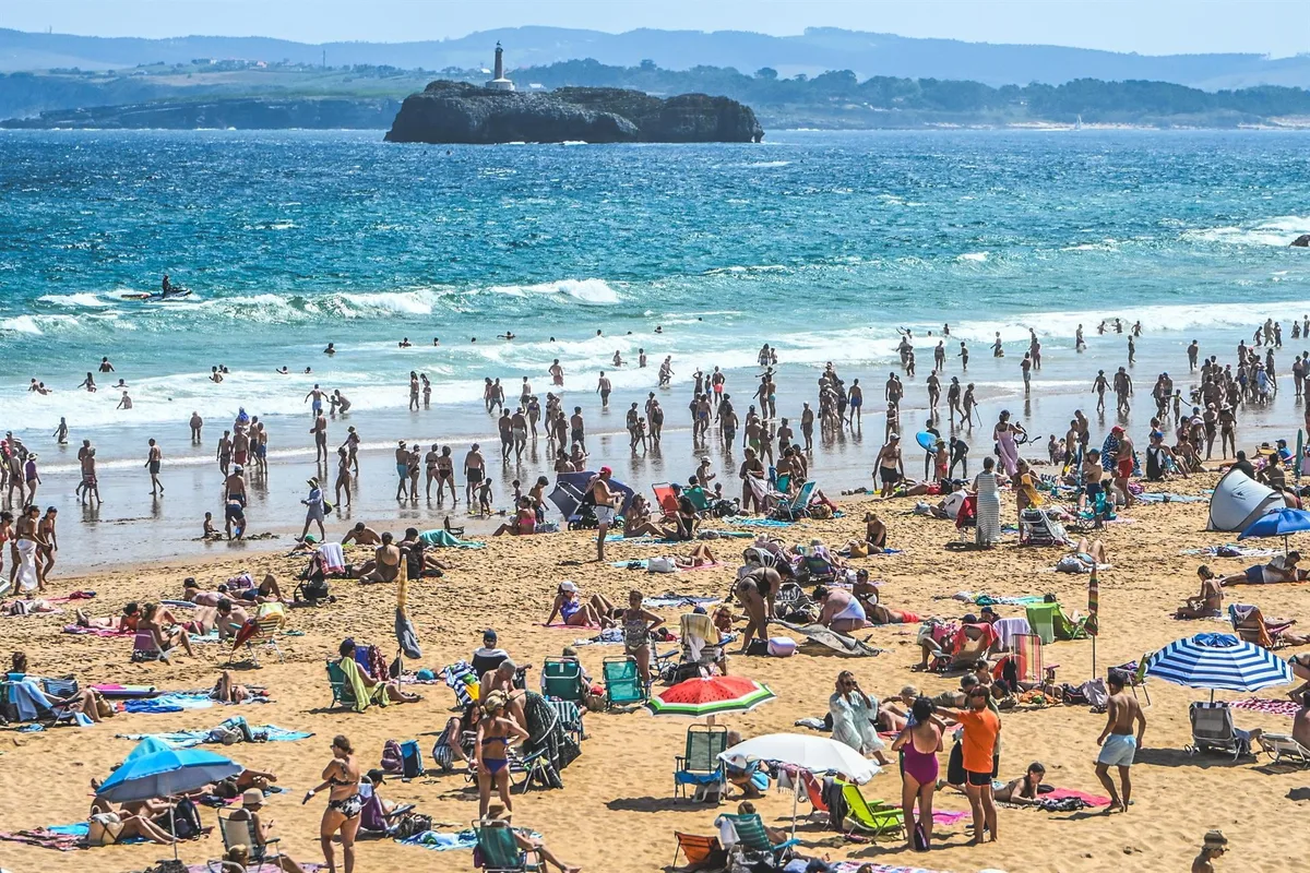 El calor, el viento y las tormentas ponen en aviso a 7 CCAA, con nivel naranja en Menorca por rissagas