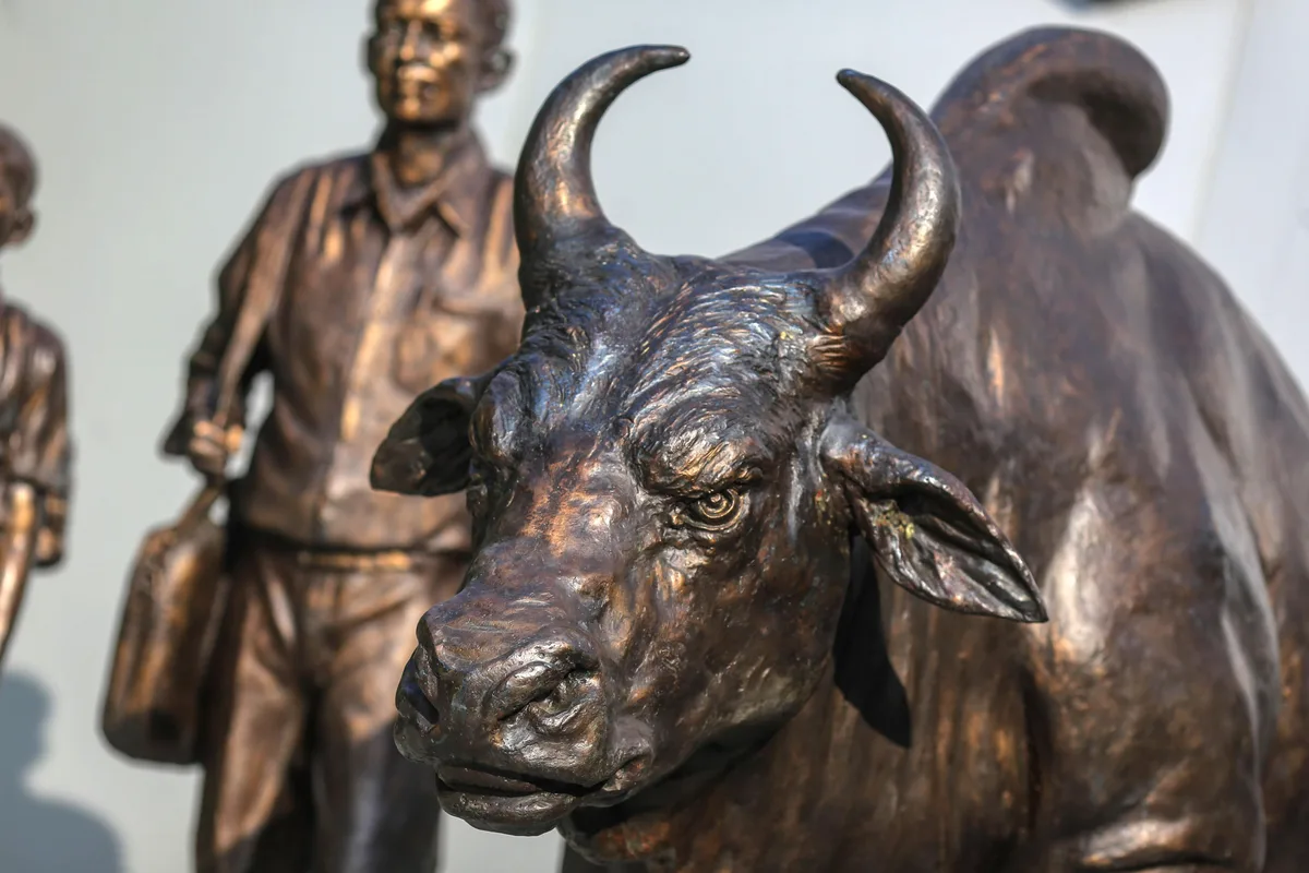 NSE vs BSE: Which exchange should now be the preferred bet for investors?