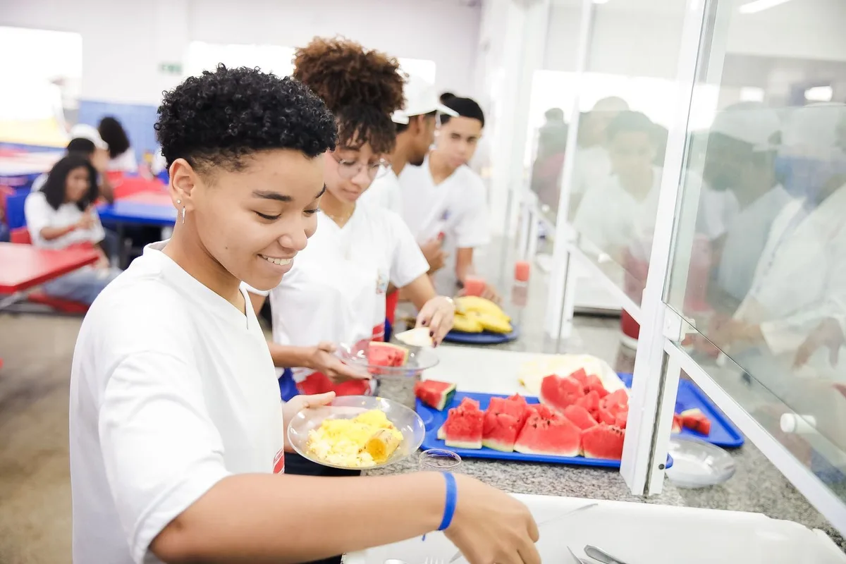 Bahia serve 1,5 milhão de refeições diárias e celebra Dia da Alimentação