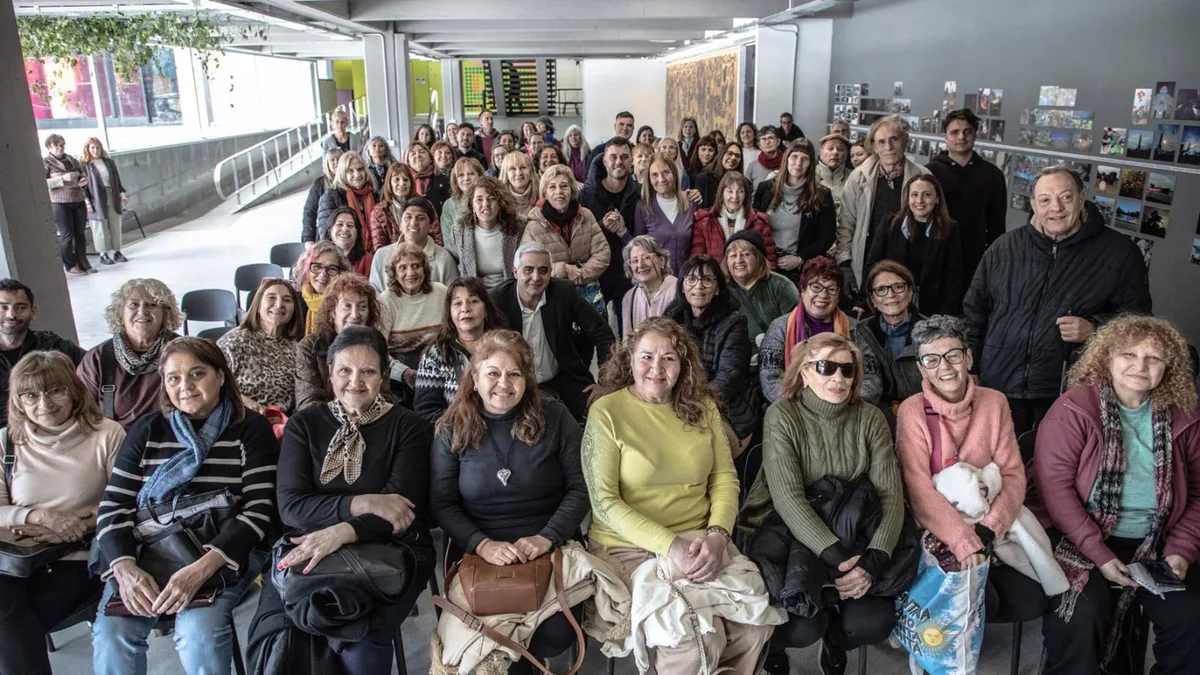 Guías por un día: cómo funciona en Rosario el programa que convierte a personas mayores en mediadores culturales