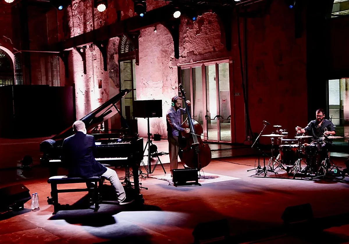 El flamenco también es posible desde las cuatro cuerdas de un contrabajo