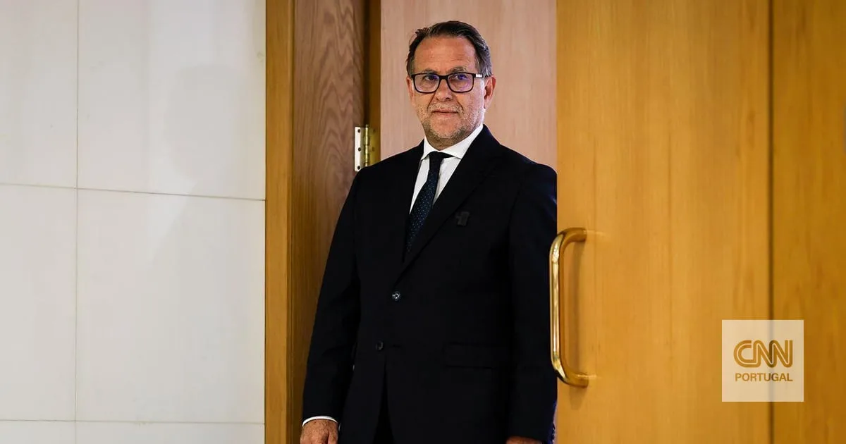 Documentos do Tribunal de Contas contradizem versão de Luís Neves sobre viagem ao Brasil
