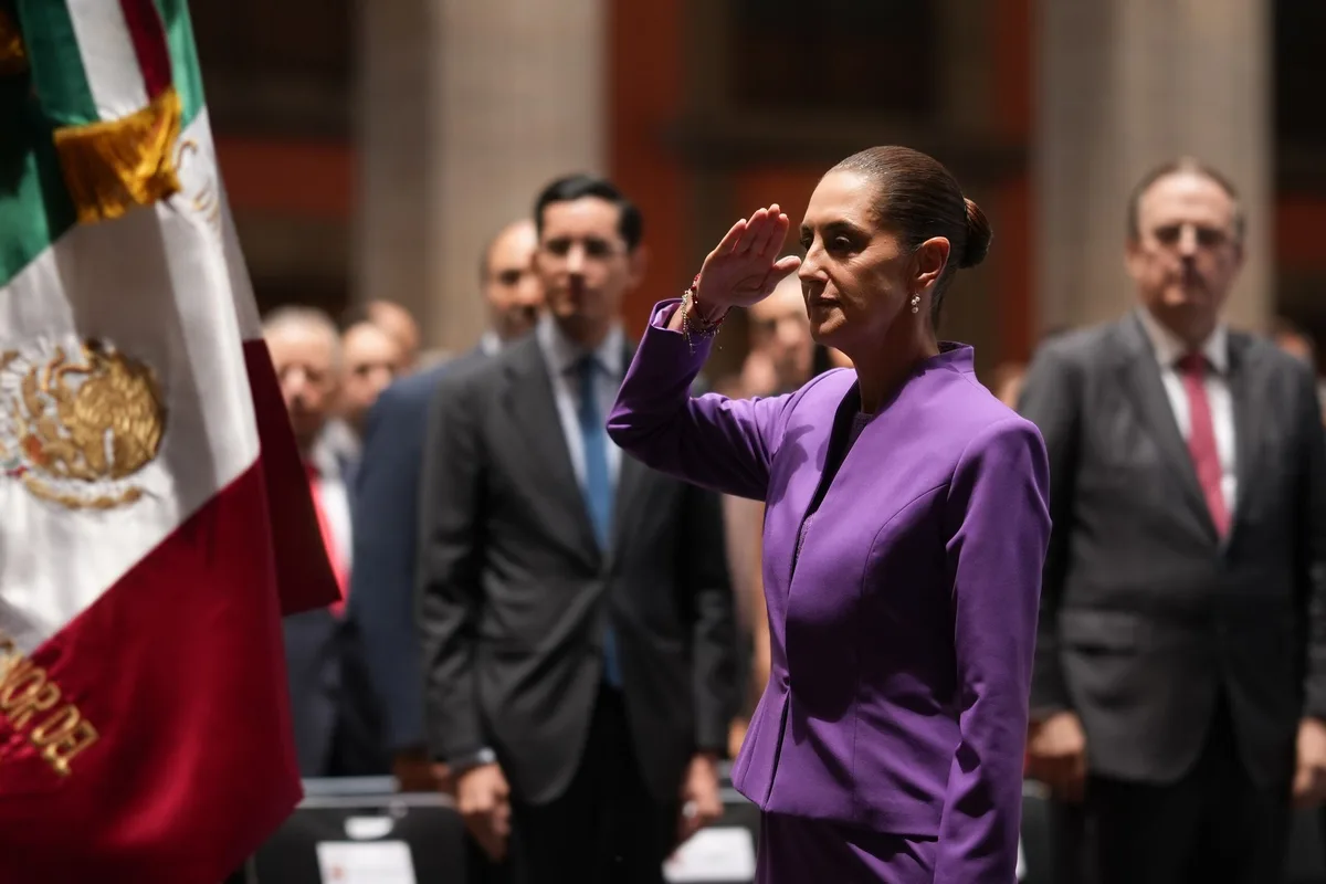El look que utilizó Claudia Sheinbaum en el Segundo Informe de Gobierno: colorimetría, diseñador, modista y más