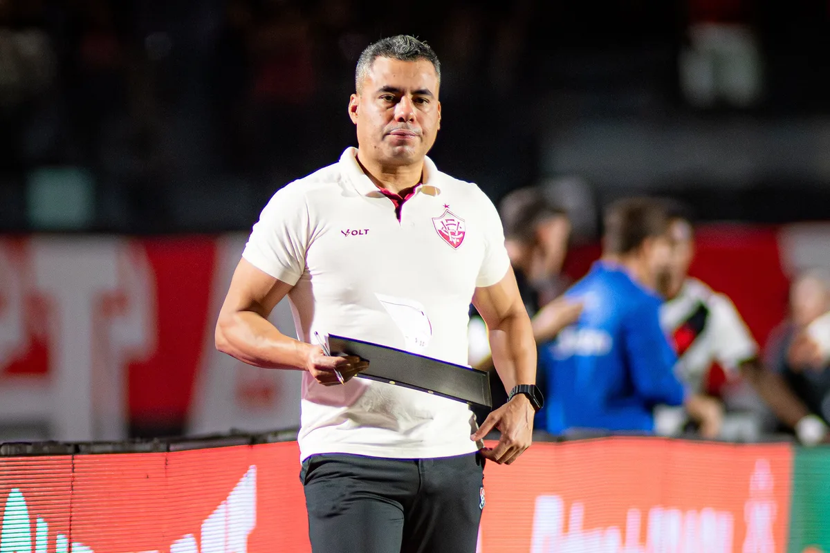 Após procura do Inter, empresário garante Jair Ventura no Vitória