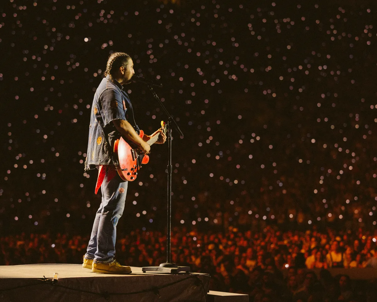 Noah Kahan Turns His ‘Miserable’ Material Into Manic Elation at Triumphant Rose Bowl Stadium Show: Concert Review