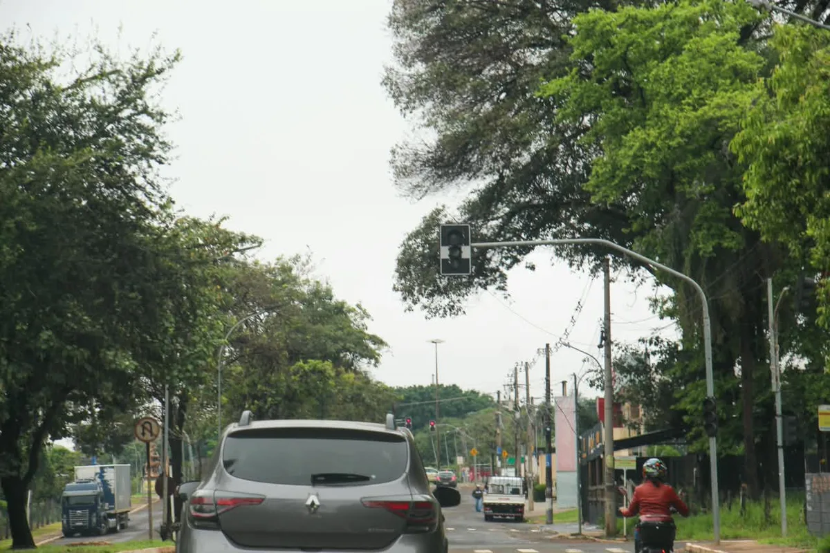 Semáforos seguem desligados e Agetran acumula 213 reclamações após temporal