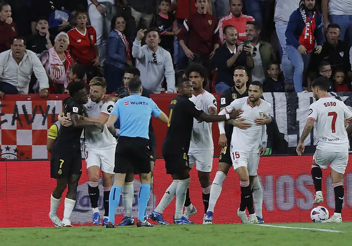 Aplazado a mayo de 2027 el juicio al aficionado del Sevilla que insultó a Vinicius