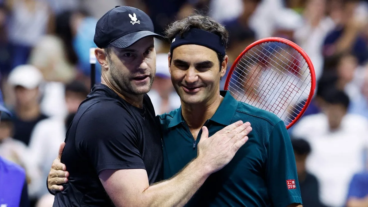 Roger Federer beats Andy Roddick on return, wows fans with vintage backhands