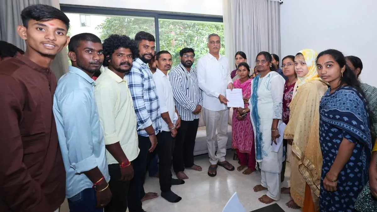 Harish Rao flays govt. over ‘low quality’ school uniforms, Aarogyasri dues