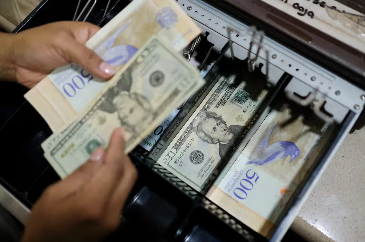 Bolívares, dólares o ambos: la apuesta de Asdrúbal Oliveros para cambiar el régimen monetario venezolano