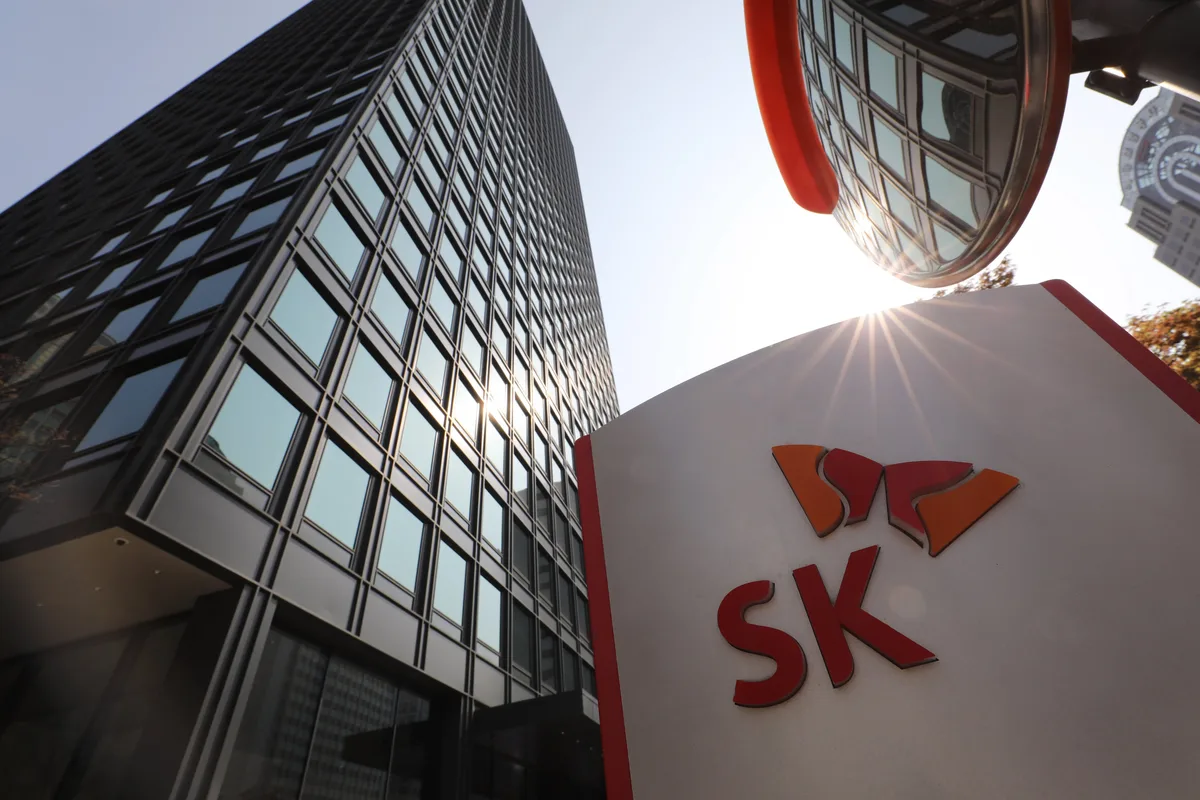 배당은 안 하면서 적자 자회사 떠안는 SK이노… SKIET 합병 관건은 ‘주주 설득’