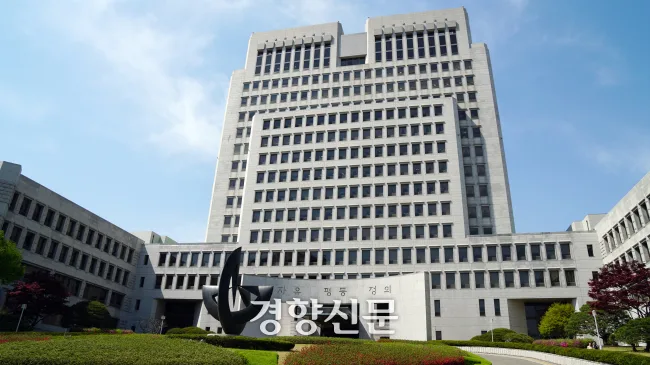 ‘정운호 게이트 연루’ 1억 수수한 전직 검사 징역 2년 확정