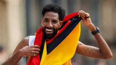 Amanal Petros hängt alle ab und holt Marathon-Gold