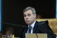 Flávio volta a criticar Moraes e defende Mendonça por encontro com Vorcaro