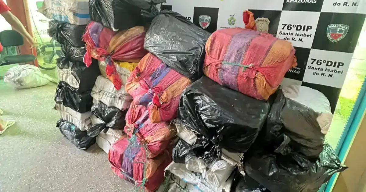 Polícia apreende 1,1 tonelada de maconha em casa às margens de rio no interior do Amazonas