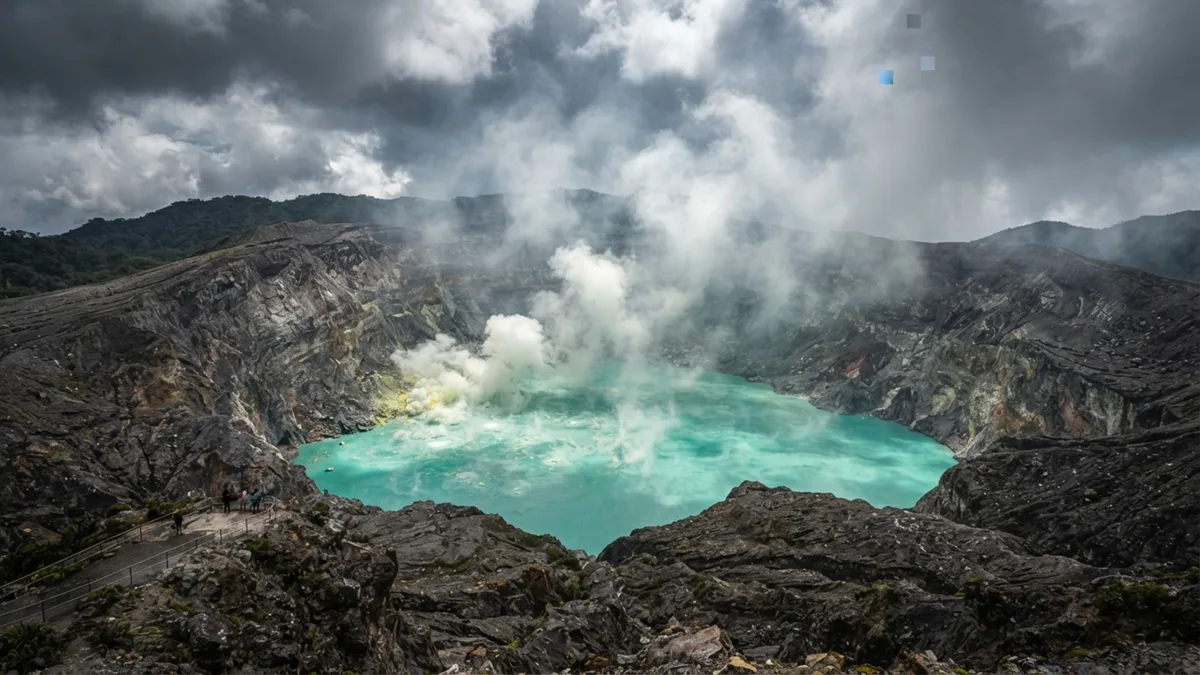 Um lago dentro de uma cratera vulcânica tem pH próximo de zero e ainda abriga micróbios adaptados a ácido, calor e metais tóxicos