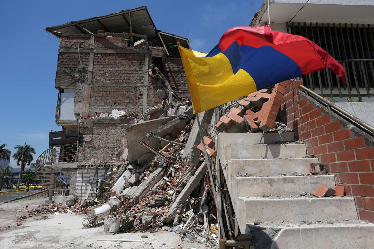 Gobierno colombiano eleva a 321 el número de fallecidos por el terremoto