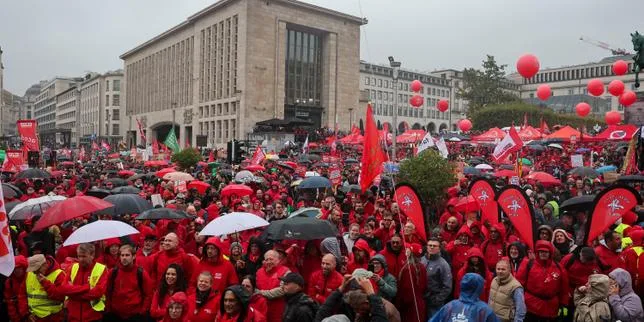 A Bruxelles, des milliers de manifestants protestent contre la politique du gouvernement fédéral
