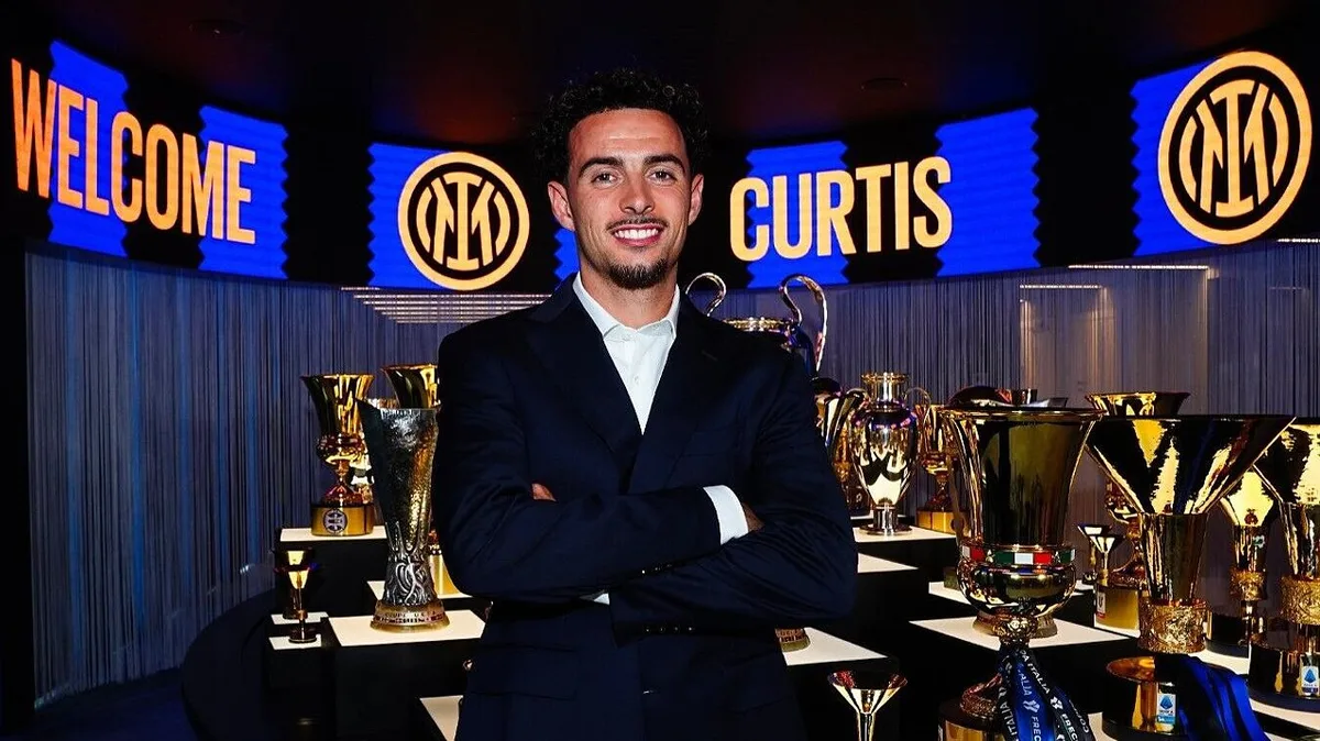 Curtis Jones anunciado como reforço do Inter Milão até 2031