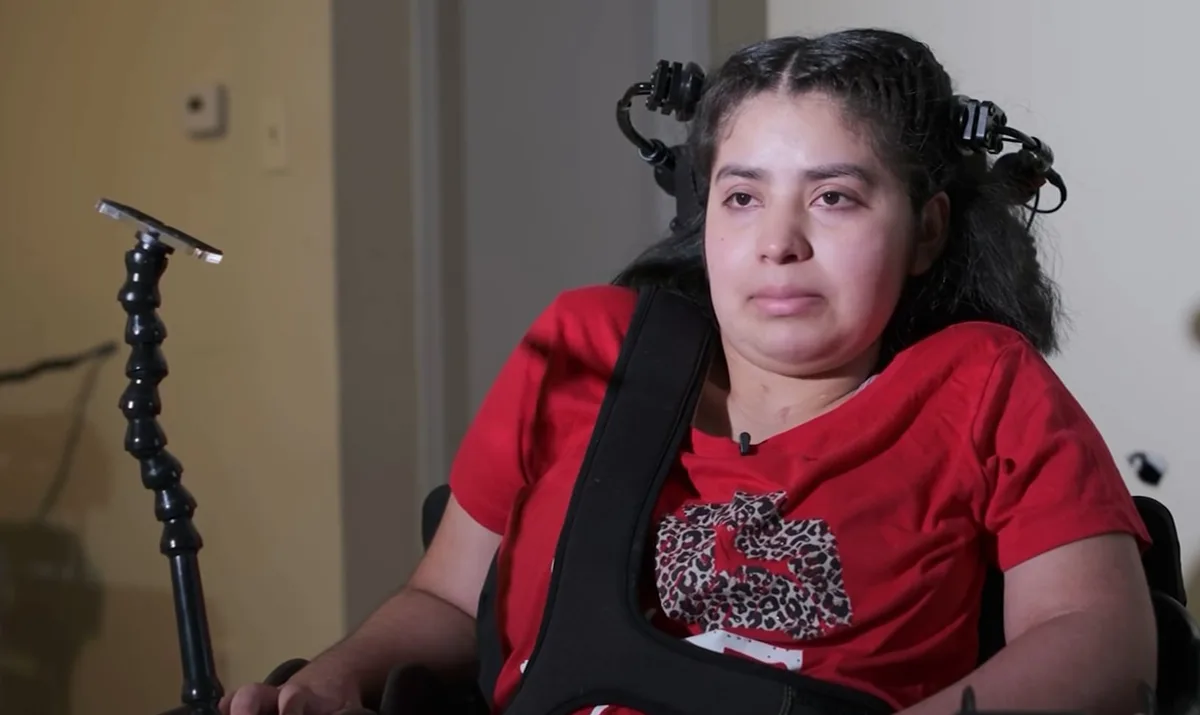 “La silla eléctrica y la cama de hospital”: La odisea de una hondureña que busca autodeportarse con equipo médico vital
