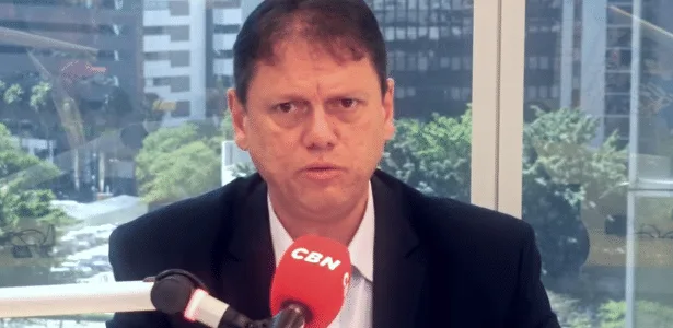 Tarcísio cancela entrevista no Roda Viva