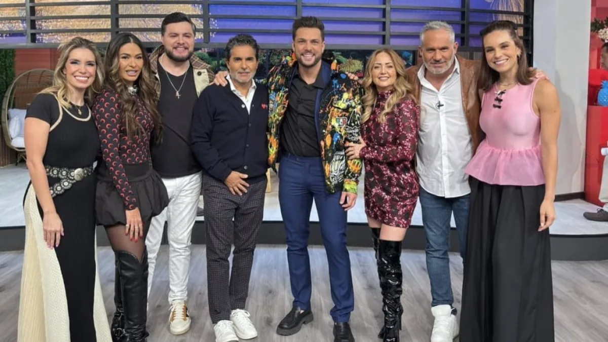 Ex conductor de “Hoy” sorprende al presentar a su novio: “Me trae cacheteando las banquetas”