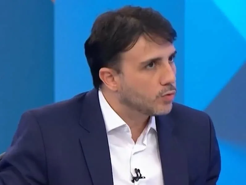 Renan Santos defende arma nuclear para Brasil ser mais respeitado
