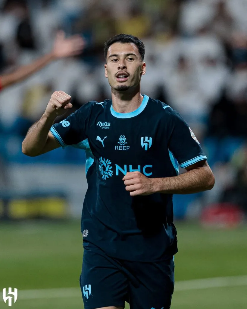 Martinelli brilha com hat-trick em estreia pelo Al-Hilal no Campeonato Saudita