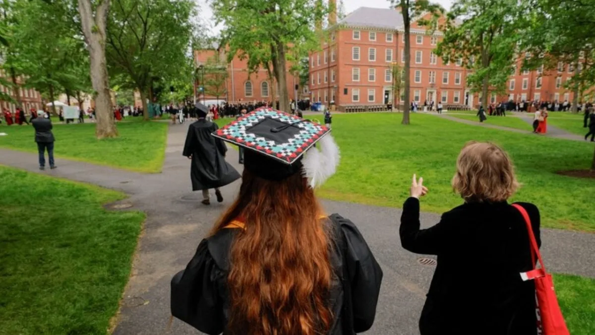 US universities urge international students back before September 15 visa change
