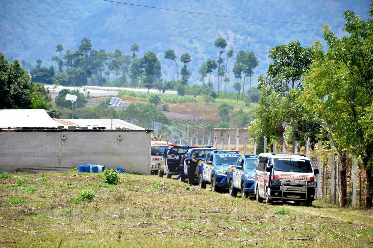 Guatemala: un niño de 10 años aparece herido bajo una mesa y, en otra habitación, un adolescente calcinado en una granja