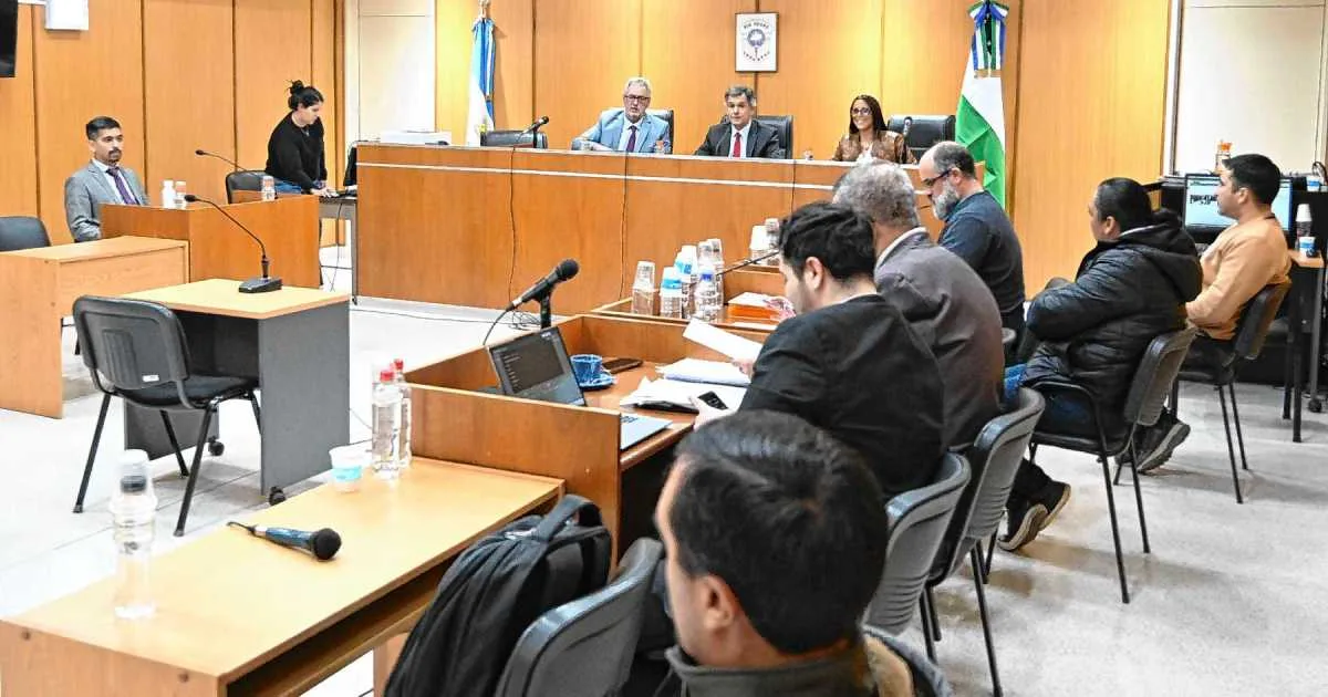 Pidieron condenas para cuatro policías de Roca acusados por torturas, lesiones y amenazas a adolescentes