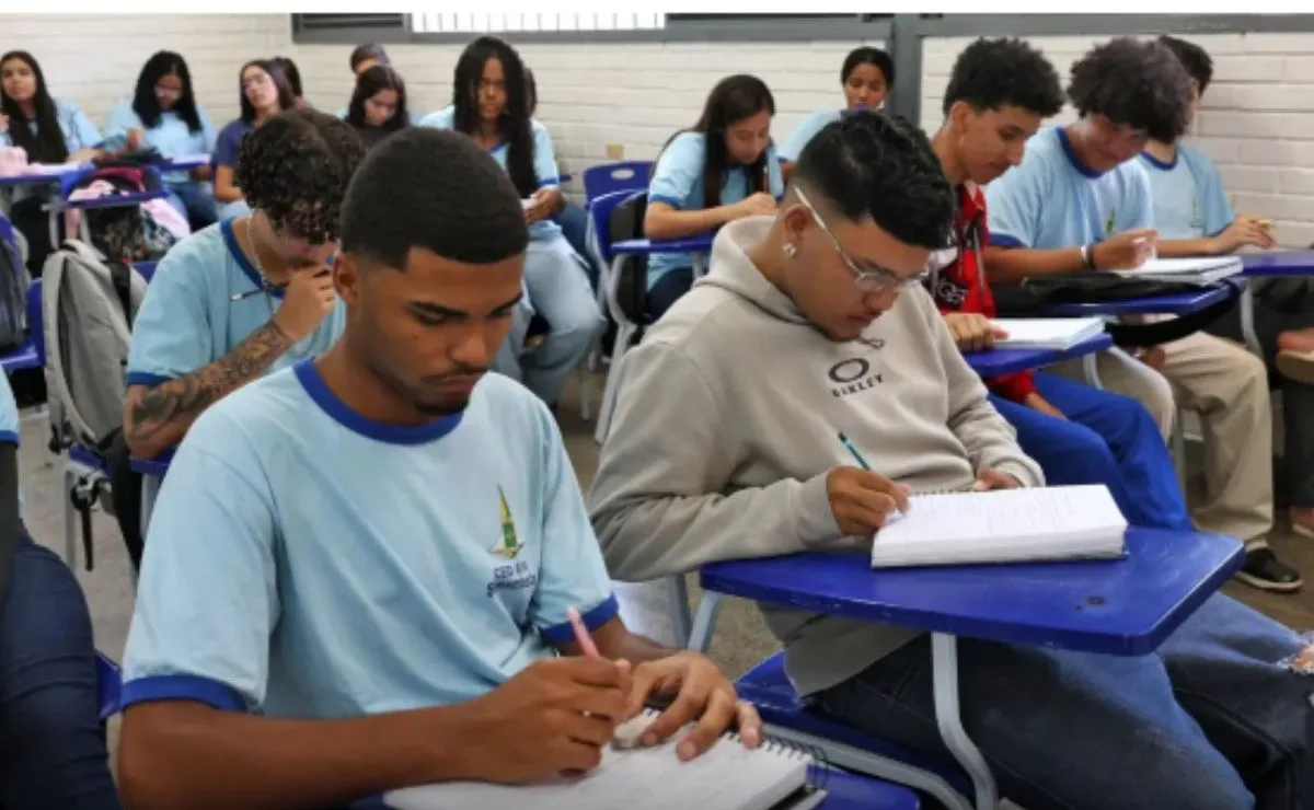 Desenrola Fies: estudantes podem renegociar dívidas até segunda-feira (31)
