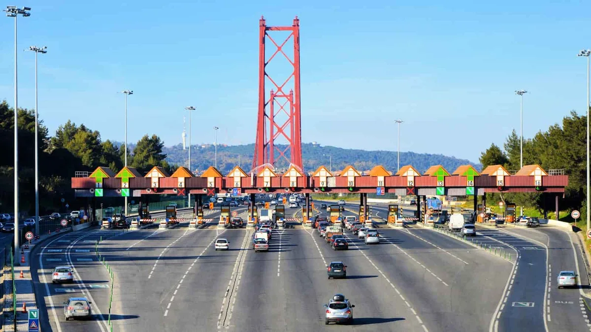 “Buzinão” na Ponte 25 de Abril contra aumento histórico do preço dos combustíveis