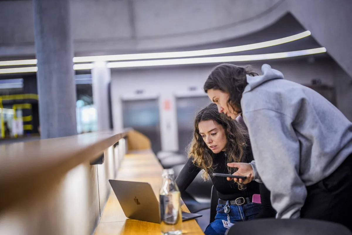 LinkedIn is piloting a school to teach workers how to become their own bosses–no degree required